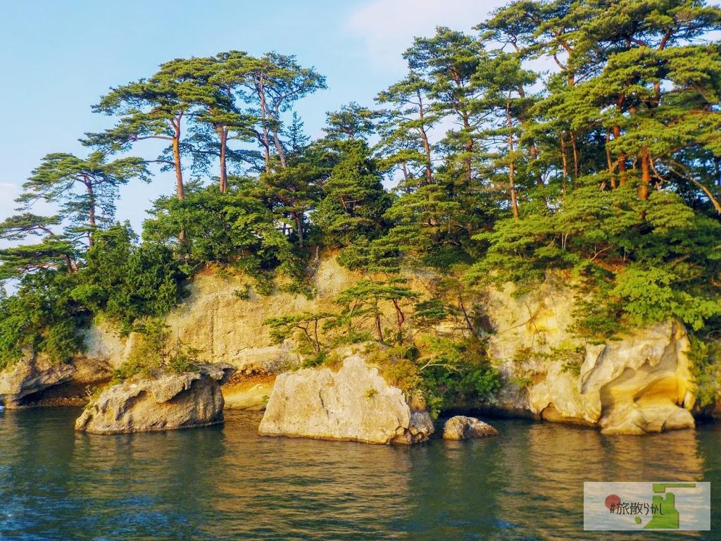 松島をゆく 雄島の渡月橋と福浦島の福浦橋 霊場の島で朽ちる岩窟を探検する